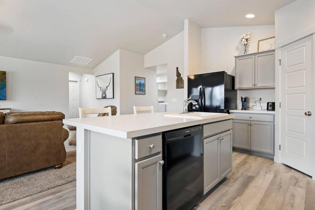 Beautiful Brand New Kuna Home! Ngoại thất bức ảnh